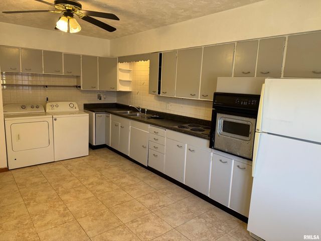 425 27TH Street, Bettendorf, IA 52722