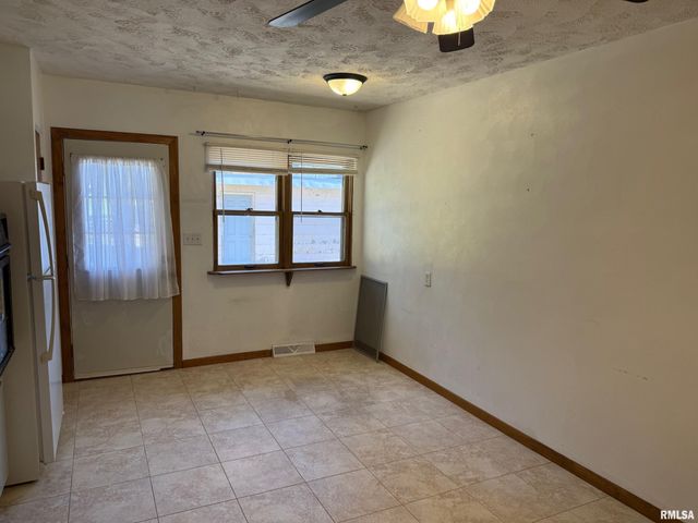 425 27TH Street, Bettendorf, IA 52722