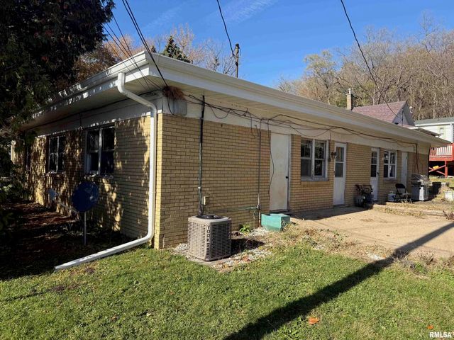 425 27TH Street, Bettendorf, IA 52722