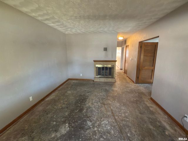 425 27TH Street, Bettendorf, IA 52722