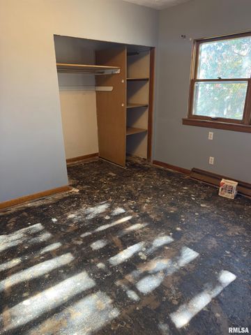 425 27TH Street, Bettendorf, IA 52722