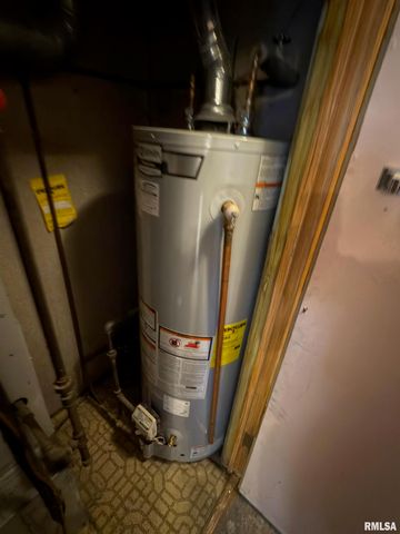 425 27TH Street, Bettendorf, IA 52722