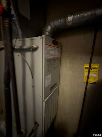 425 27TH Street, Bettendorf, IA 52722