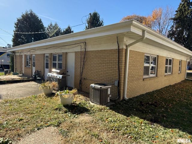 425 27TH Street, Bettendorf, IA 52722