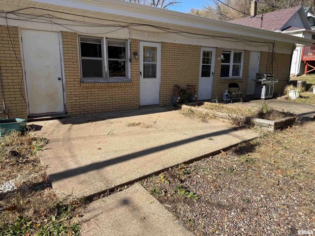 425 27TH Street, Bettendorf, IA 52722