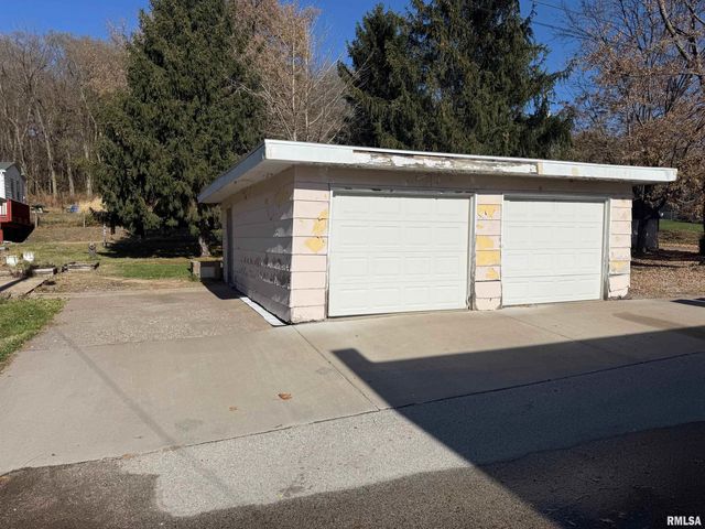 425 27TH Street, Bettendorf, IA 52722