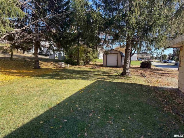 425 27TH Street, Bettendorf, IA 52722