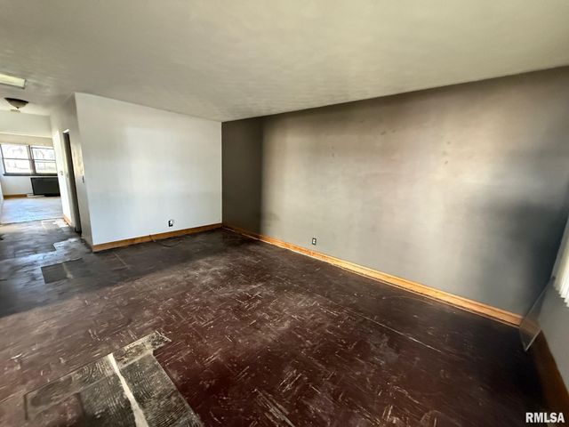 425 27TH Street, Bettendorf, IA 52722