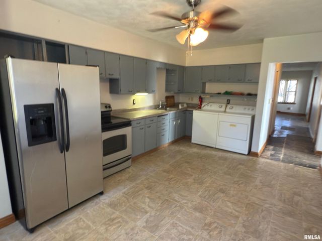 425 27TH Street, Bettendorf, IA 52722