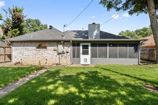 1125 Briar Oaks Drive, Irving, TX 75060