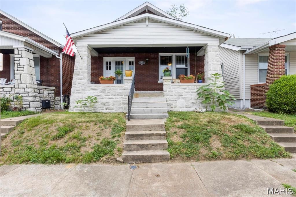 5432 Bates Street, St Louis, MO 63116