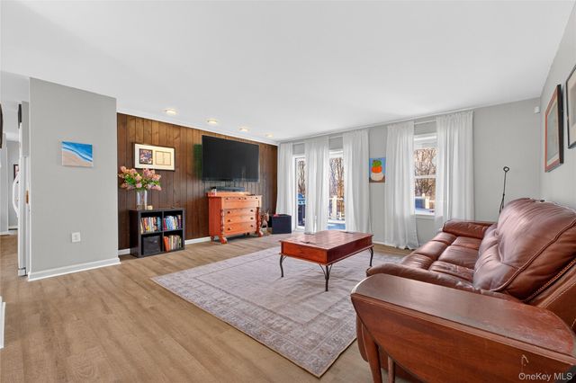 387 Cornwall Hill Road, Patterson, NY 12563