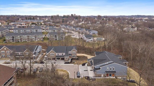 532 Foxhill Drive, 13-302, Crescent Springs, KY 41017