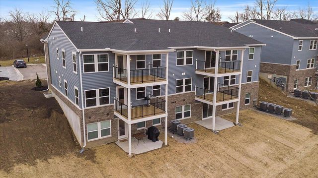 532 Foxhill Drive, 13-302, Crescent Springs, KY 41017