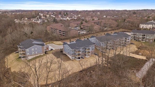 532 Foxhill Drive, 13-302, Crescent Springs, KY 41017