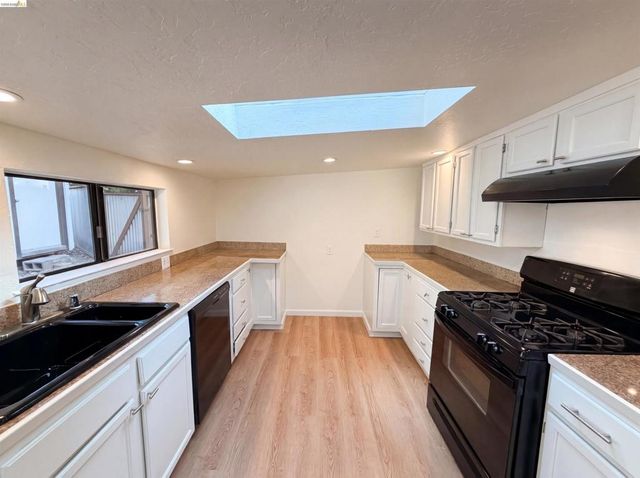 155 Estates Dr, Ben Lomond, CA 95005