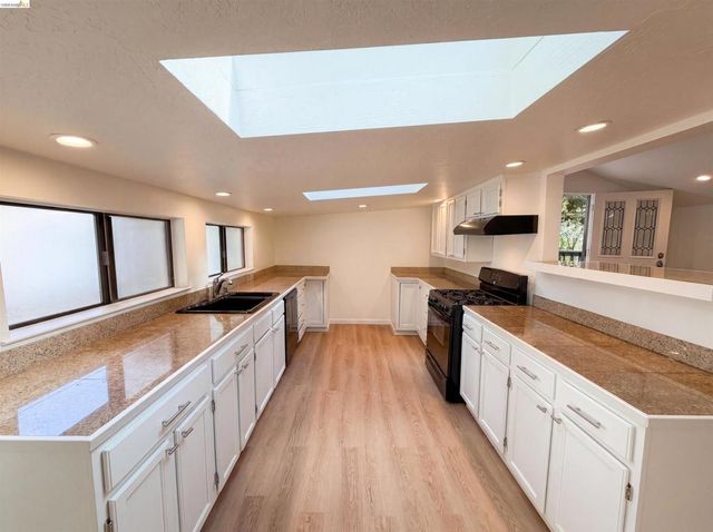 155 Estates Dr, Ben Lomond, CA 95005