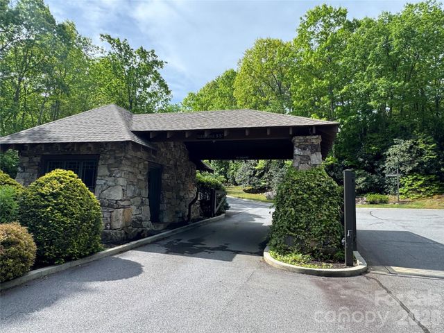 205 Settings Boulevard, Black Mountain, NC 28711