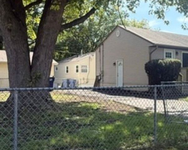 1945 Creek Road, Waukegan, IL 60087