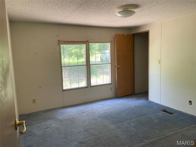 18000 Lattice Lane, St Robert, MO 65584