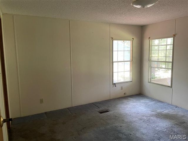 18000 Lattice Lane, St Robert, MO 65584