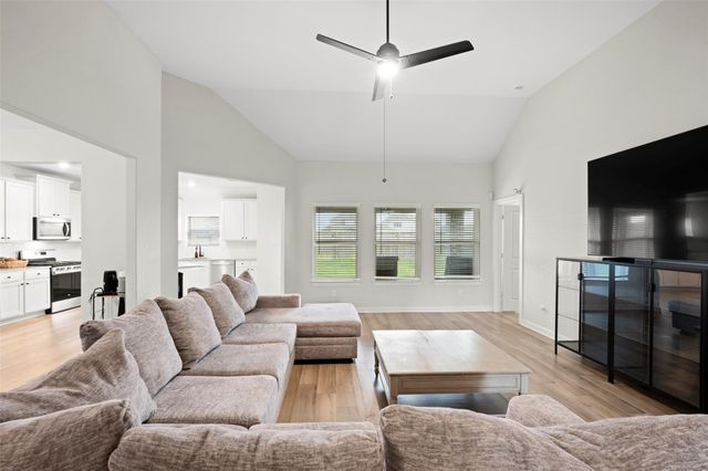 13717 Gaff Rig Drive, Texas City, TX 77510