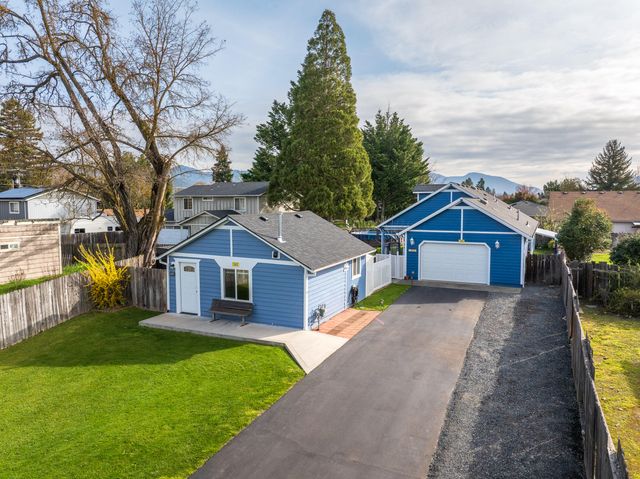 1055 SW Kokanee Lane, Grants Pass, OR 97527