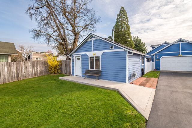 1055 SW Kokanee Lane, Grants Pass, OR 97527