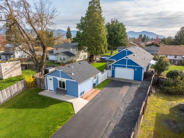 1055 SW Kokanee Lane, Grants Pass, OR 97527