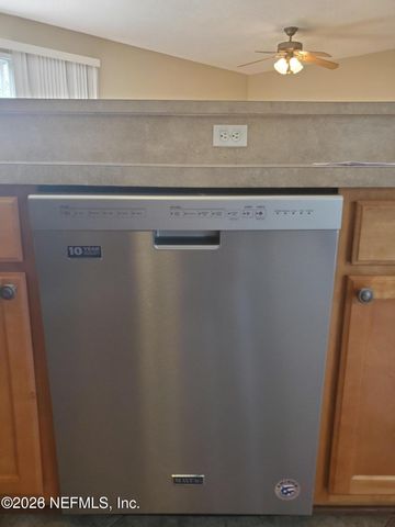 1625 VINELAND Circle B, Fleming Island, FL 32003
