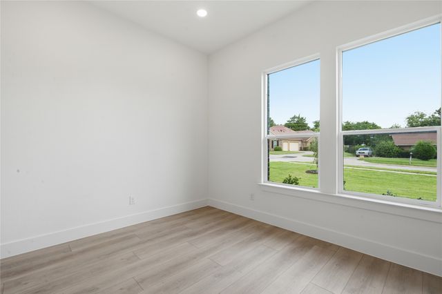 2622 Bainbridge Drive, Dallas, TX 75237