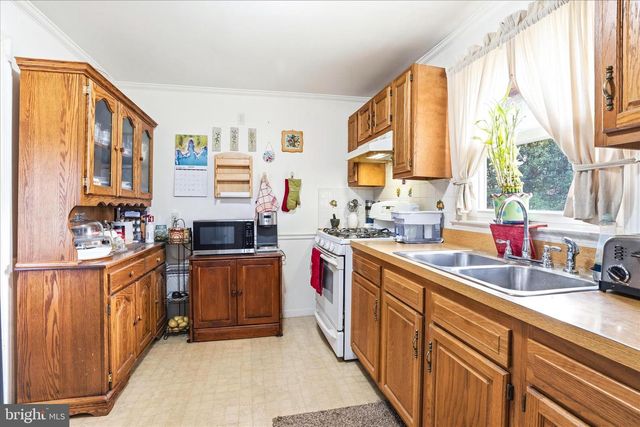 1105 EDMONSTON DR, Rockville, MD 20851