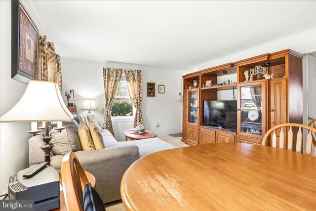 1105 EDMONSTON DR, Rockville, MD 20851