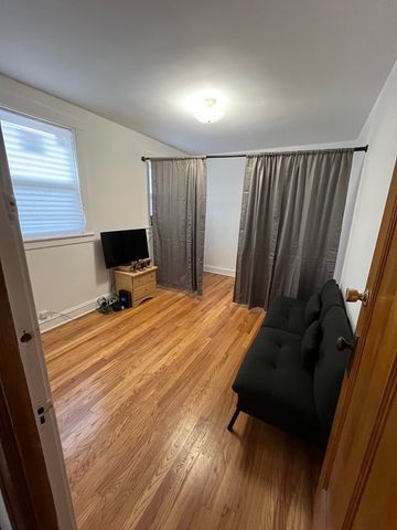 5133 W Wrightwood Avenue 2, Chicago, IL 60639