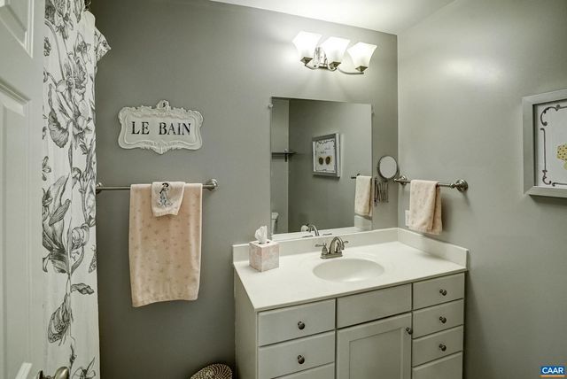 5622 UPLAND DR, Crozet, VA 22932