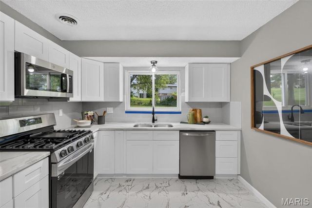 11644 Altozano Lane, Florissant, MO 63033