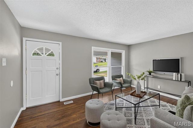 11644 Altozano Lane, Florissant, MO 63033