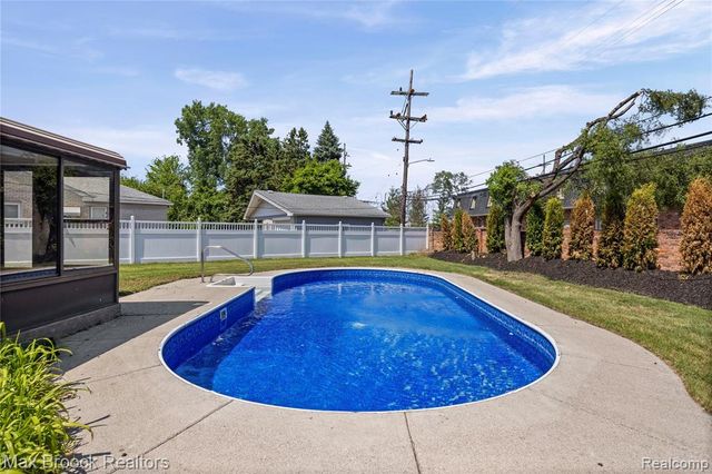 1122 Symes Court, Royal Oak, MI 48067