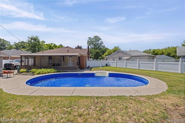 1122 Symes Court, Royal Oak, MI 48067