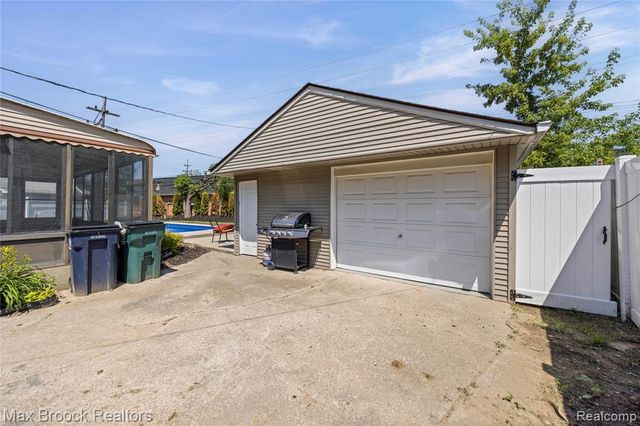 1122 Symes Court, Royal Oak, MI 48067