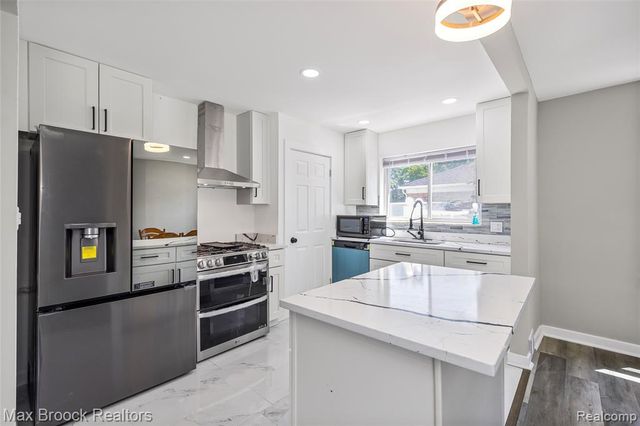 1122 Symes Court, Royal Oak, MI 48067