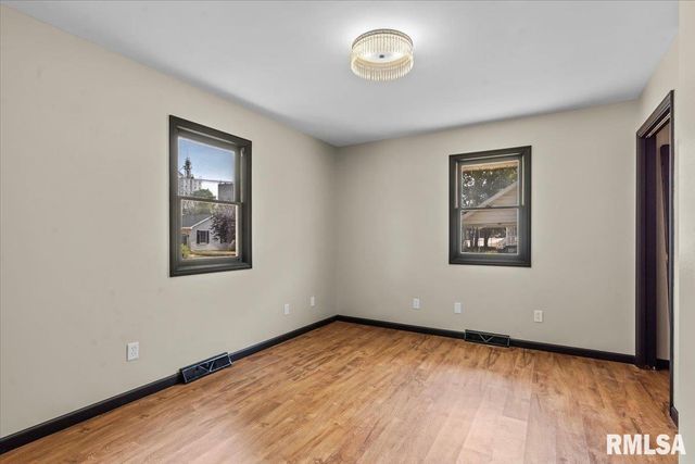 323 N Dye Street, Virden, IL 62690