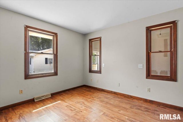 323 N Dye Street, Virden, IL 62690