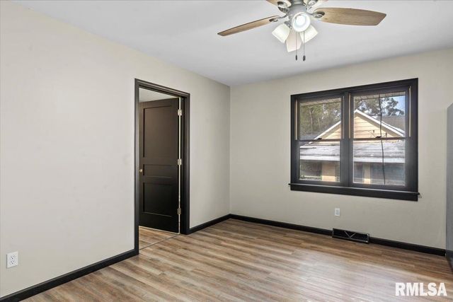 323 N Dye Street, Virden, IL 62690