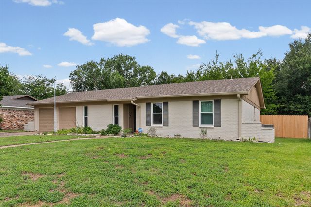 1005 Keller Avenue, Benbrook, TX 76126
