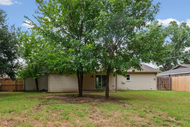 1005 Keller Avenue, Benbrook, TX 76126