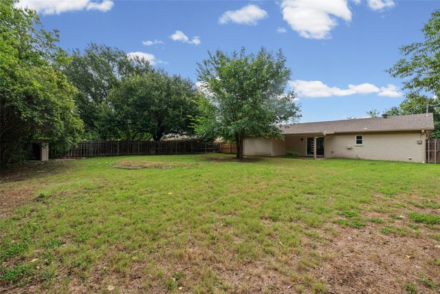 1005 Keller Avenue, Benbrook, TX 76126