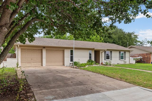 1005 Keller Avenue, Benbrook, TX 76126