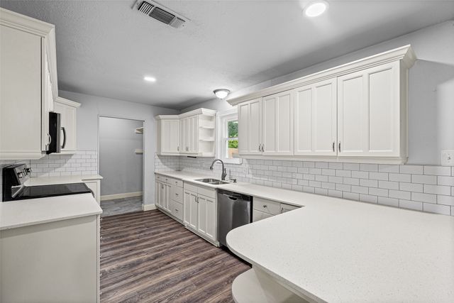 1005 Keller Avenue, Benbrook, TX 76126