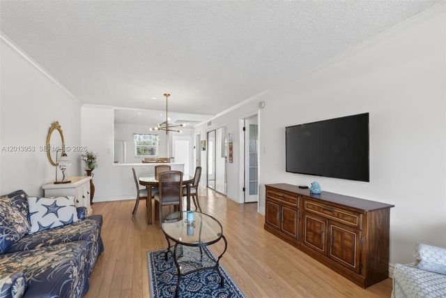 2991 NW 46th Ave 204, Lauderdale Lakes, FL 33313